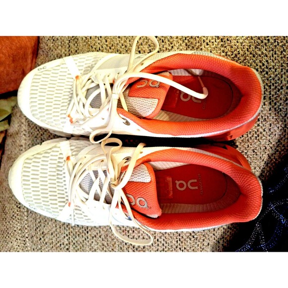 ON‎ Running cloudflyer peach white Athletic sneakers running shoes, Sz 7.5 Women - Picture 3 of 6